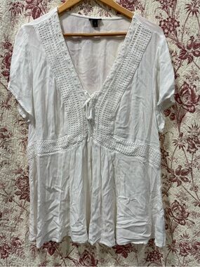 Torrid White Lace Trim Boho Blouse Size 2 Flowy Top
